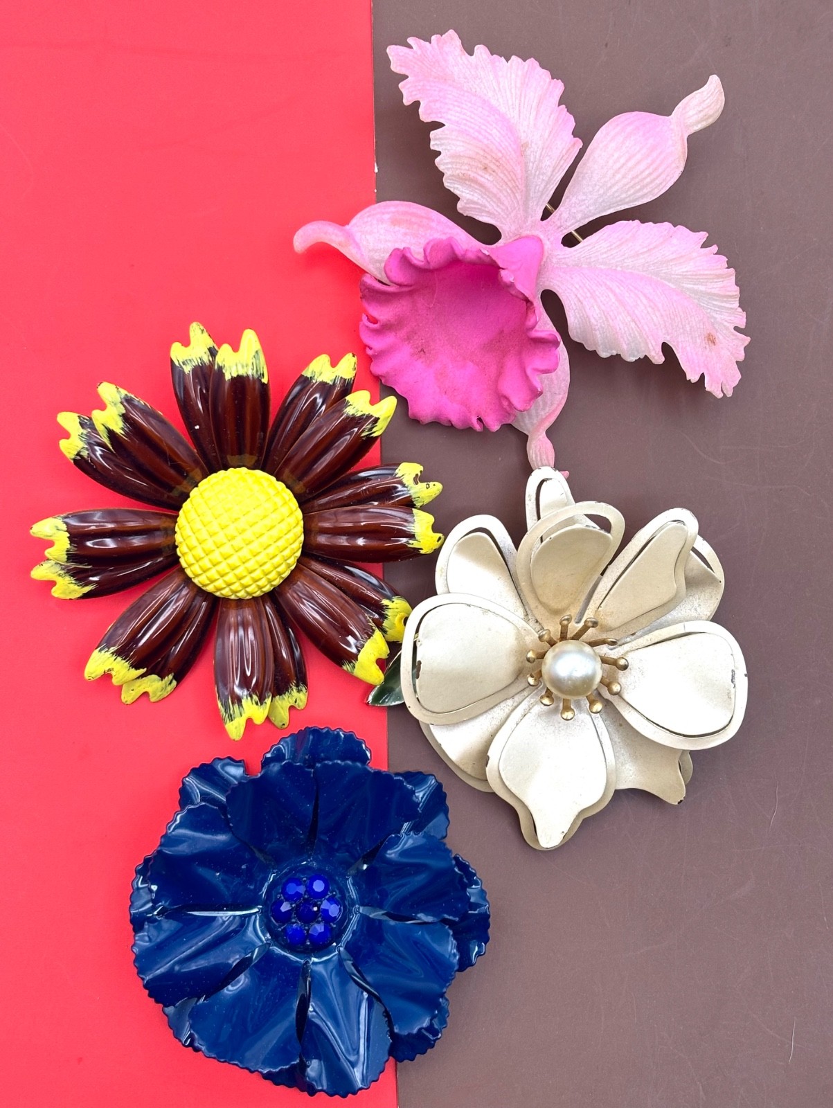 LOT OF 4 vintage Flower Brooches~RETRO Flower PINS~For Crafts~Mixed Media ART