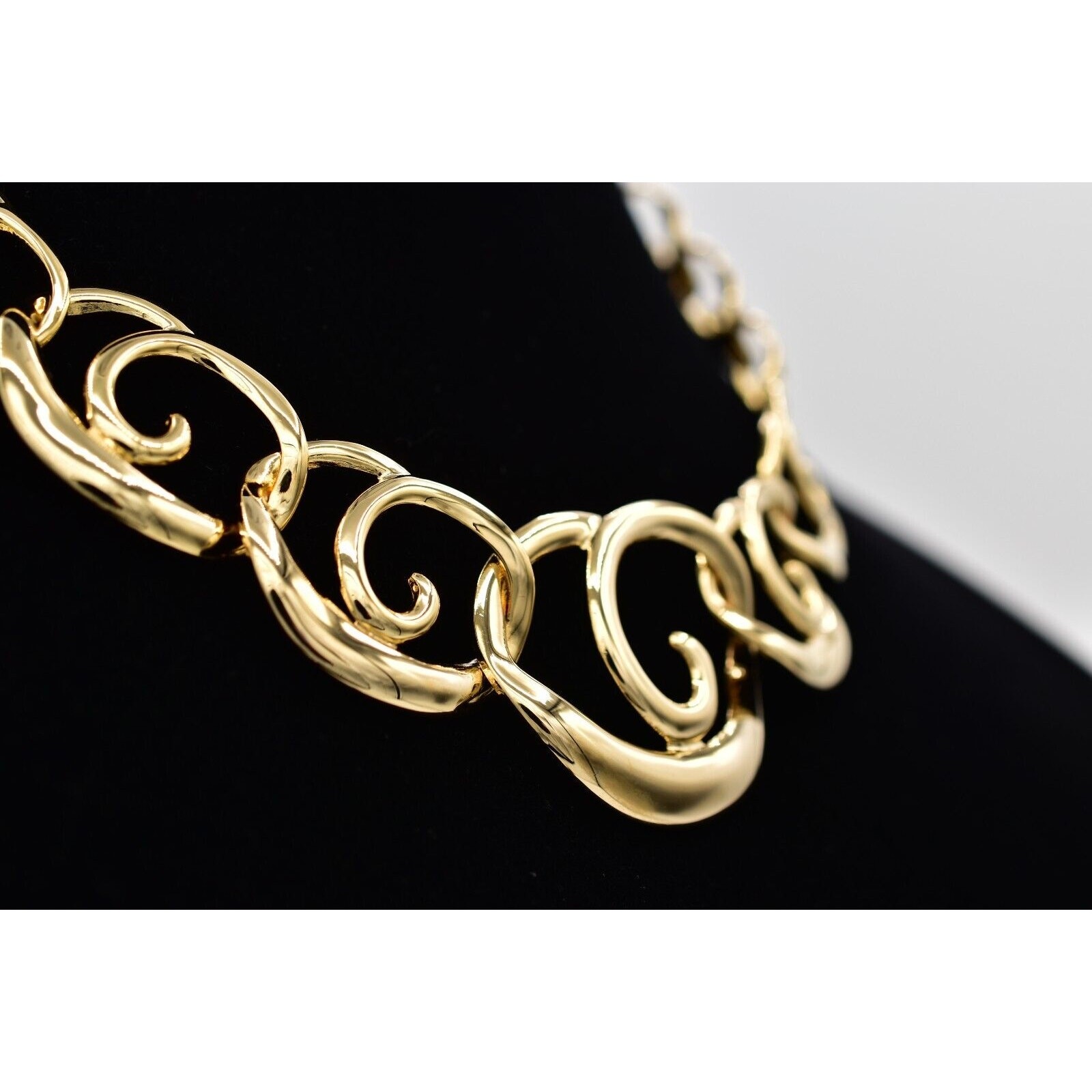 Vintage Collar Necklace Gold Tone Lightweight Metal Chain Shiny NOS 1980s BinA14