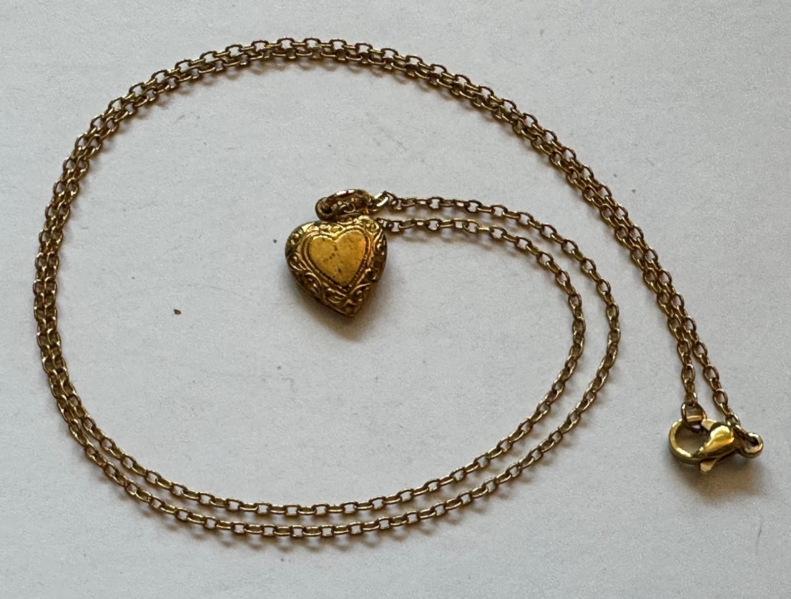 VINTAGE JEWELRY SET HEART PUFF HEART EARRING 1/2 OF 1″ & PENDANT NECKLACE 18″ GP