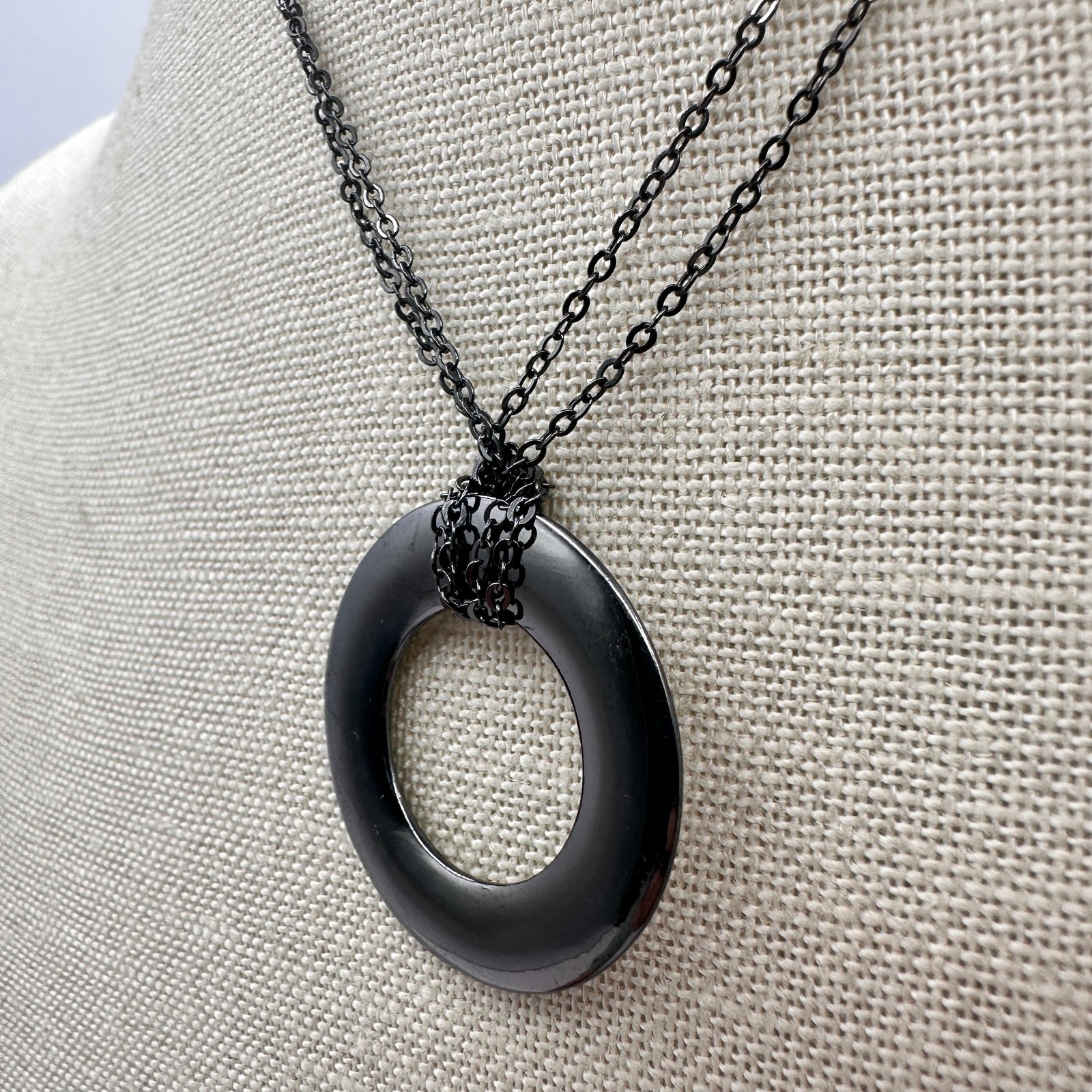 Vintage 90s Black Layered Chain Circle Ring Pendant Statement Necklace Jewelry