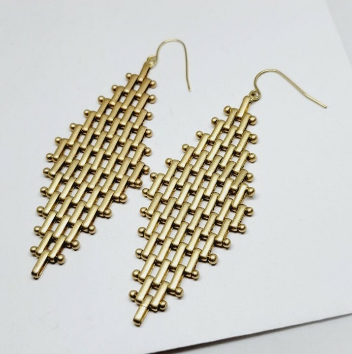 Gigi In Style CHAIN MAIL Design Dangle Gold tone Pierced Earrings 3 in Drop