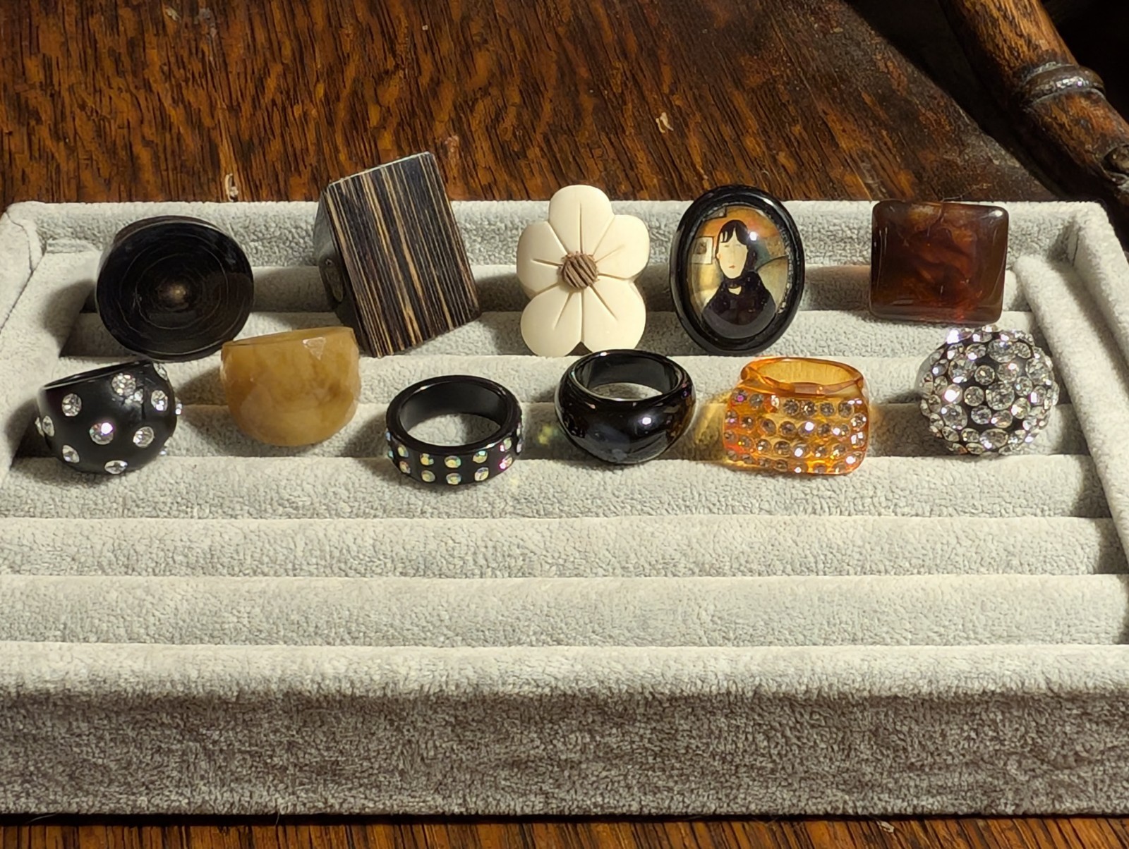 11 Vintage Handmade Bakelite Lucite Stone Wood Black Coral Rings! Various Sizes!