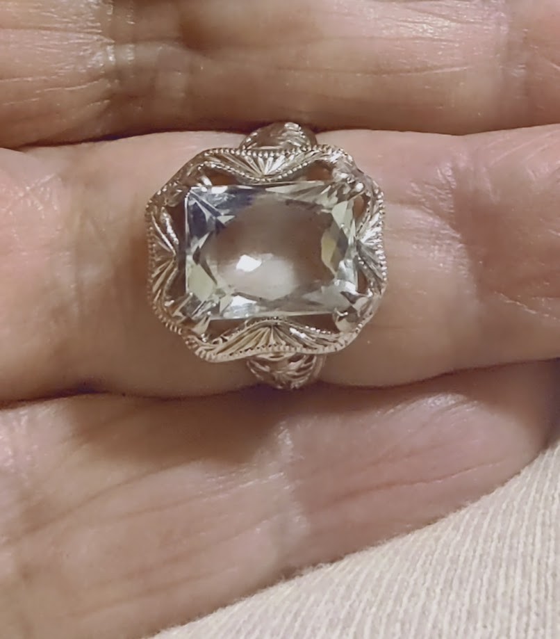 Gorgious 14K White GOLD Vintage Blue Topaz Ring Size 6 ((250))