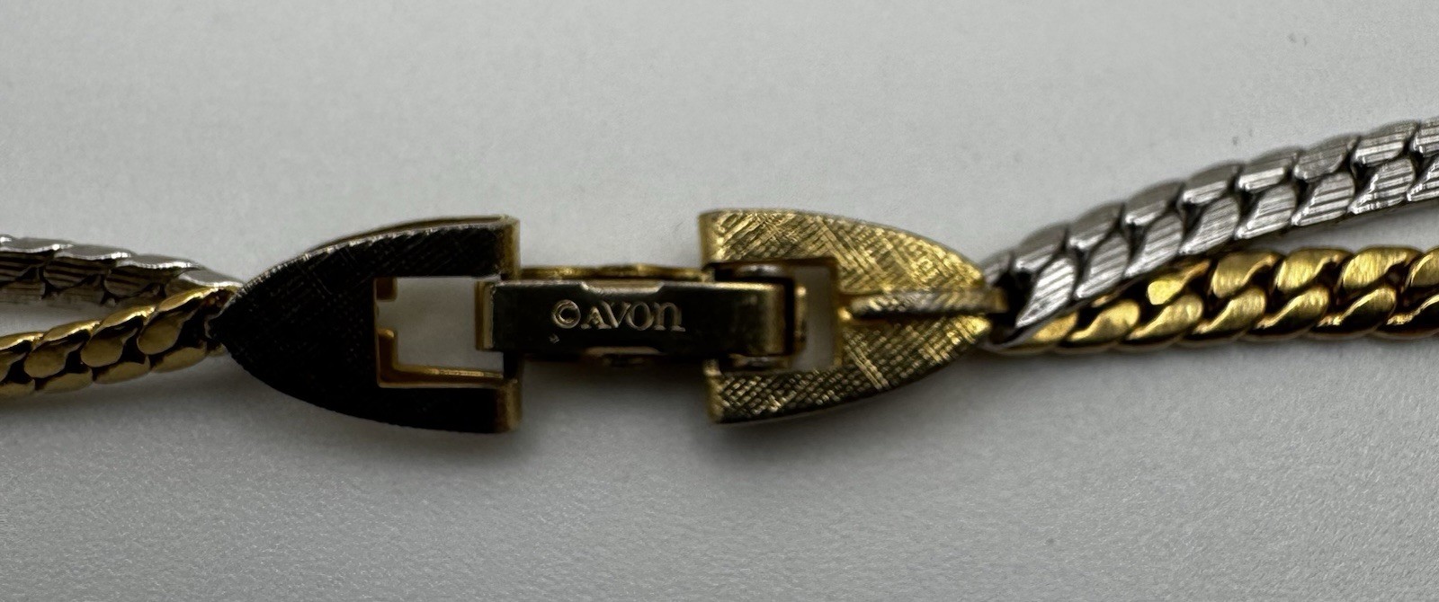 Vintage Avon 1978 Gold and Silver Two Tone Twisted Choker Necklace 15” Z510