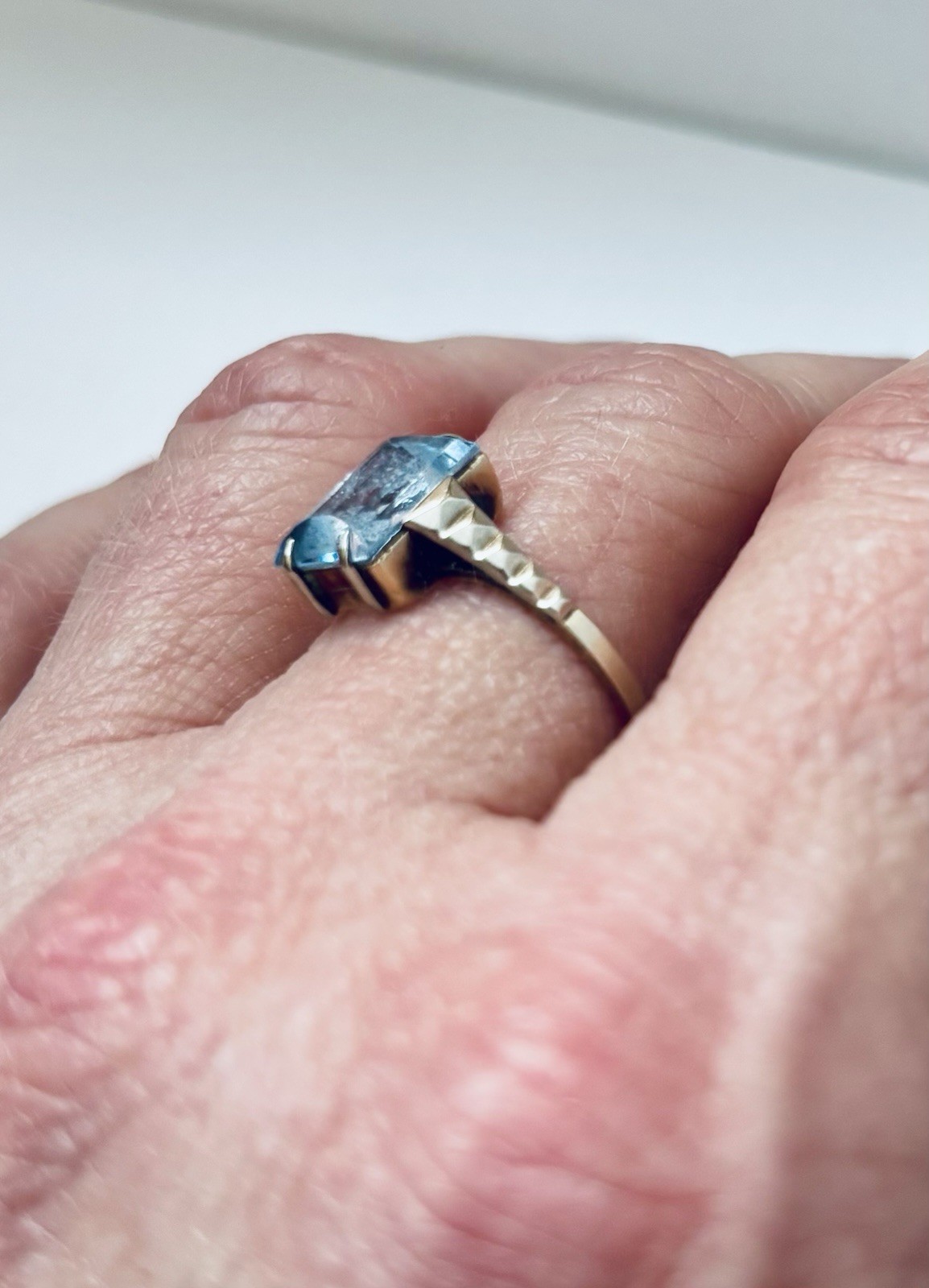 Vintage Art Deco 9k Yellow Gold Ring with 1 carat Emerald-Cut Aquamarine, size 6