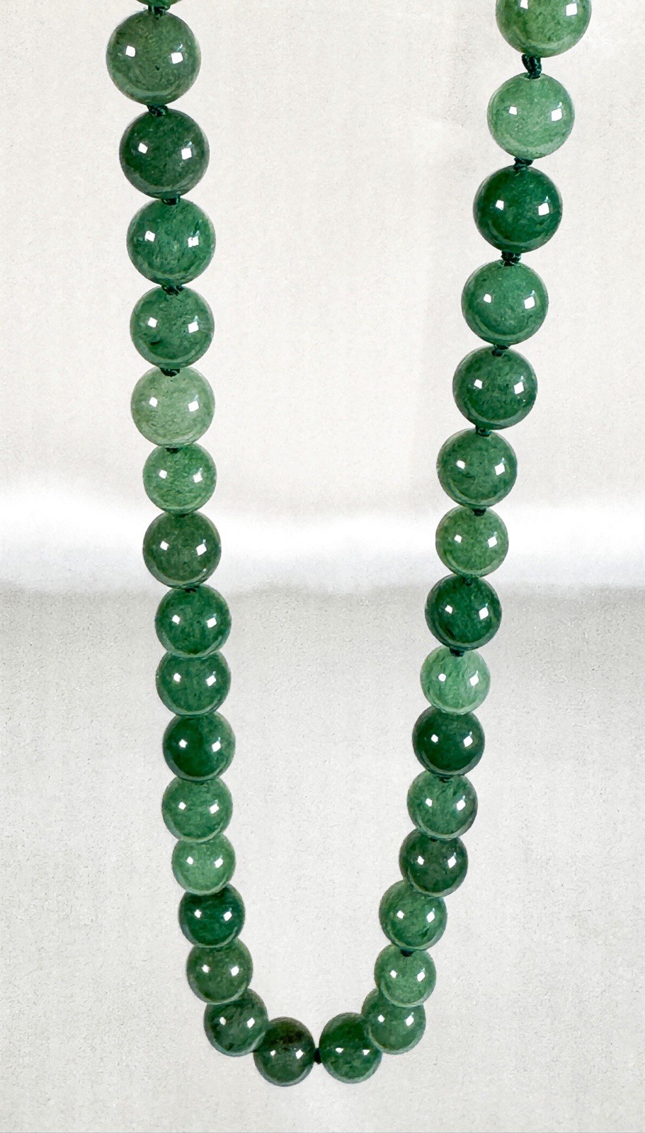 Vtg GREEN JADEITE JADE BEADED NECKLACE 6.8mm width 20” long 36.34 grams MINT