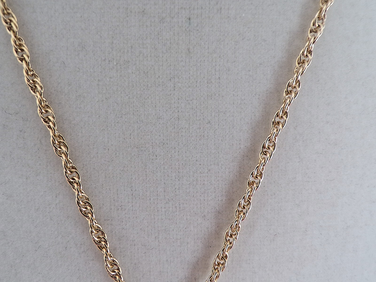Vintage Gold Tone Clear Lucite Acrylic Faux Diamond Crystal Pendant Necklace 28″