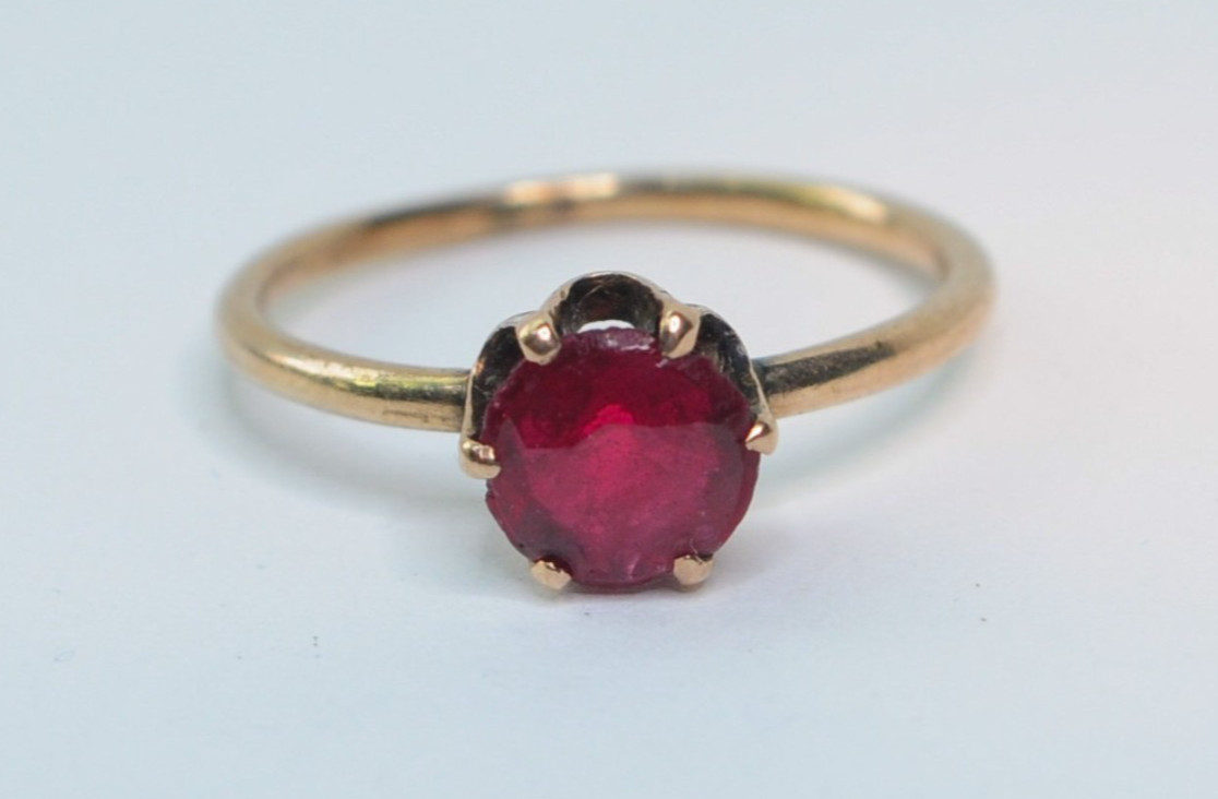 10K Yellow Gold Genuine Garnet Ring Size 6 – 1.52 g