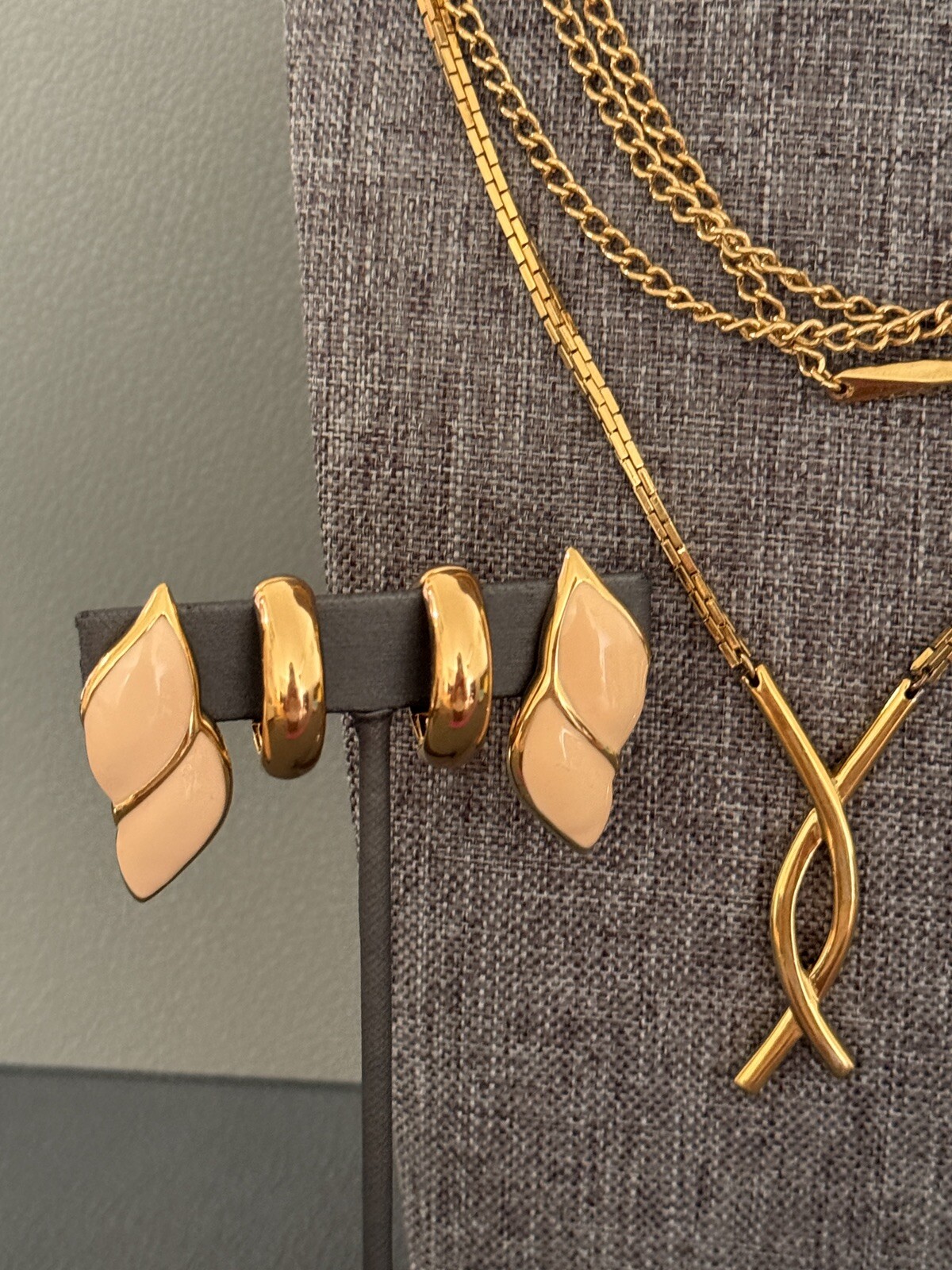 Vintage MONET Jewelry Chain Necklaces Brooch Earrings Lot Of 5 Gold Tone Marked
