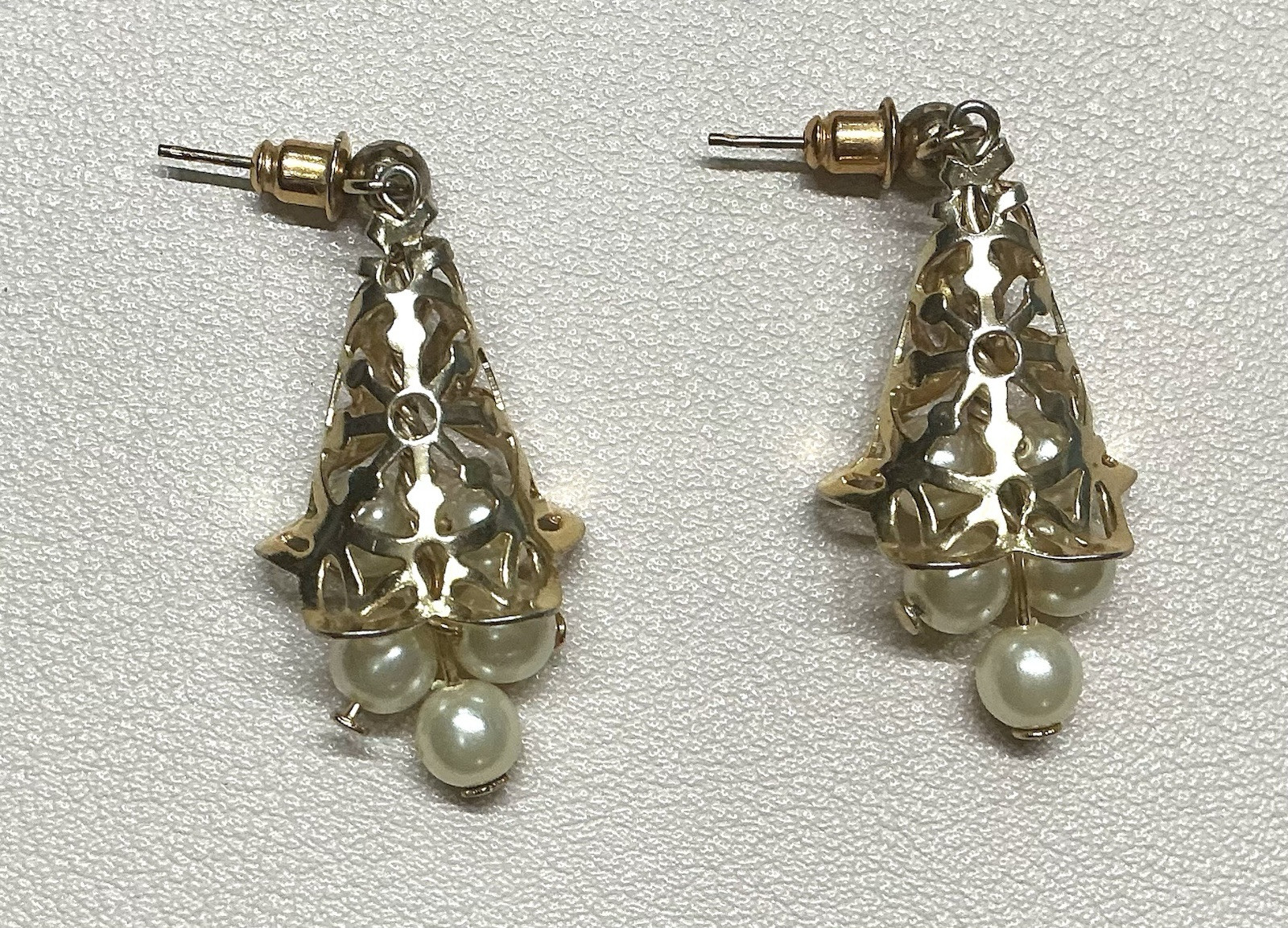 Earrings Cluster Bunch of Pearls Gold Tone Filigree Mounting Stud Post 1950s
