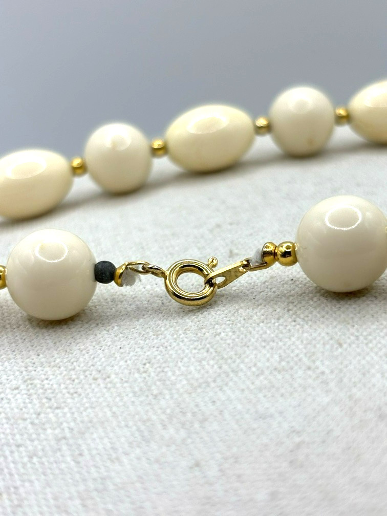 Vintage Ivory Marbled Cream And Gold Beaded Diamond Shaped Slab Pendant Necklace