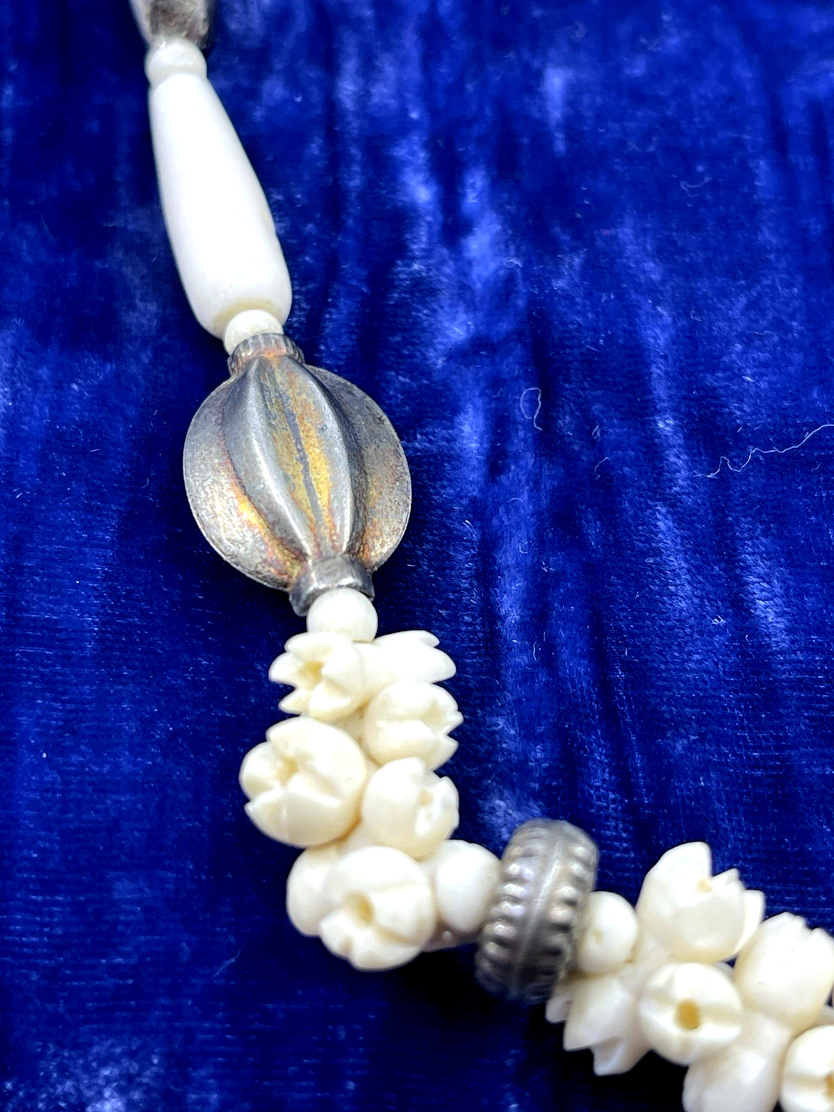 VTG Carved South Western Beach Flower Roses Beaded Metal Necklace 21”