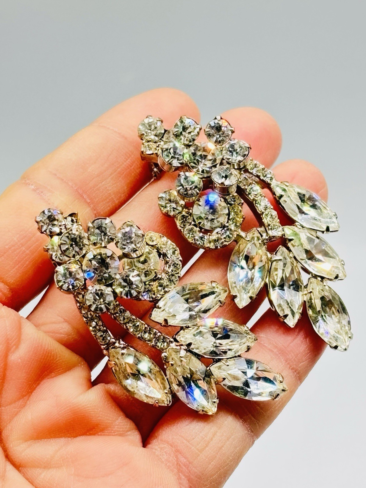 Vtg JULIANA Clear Glass Rhinestone 3D Flower Leaf Clip On Earrings
