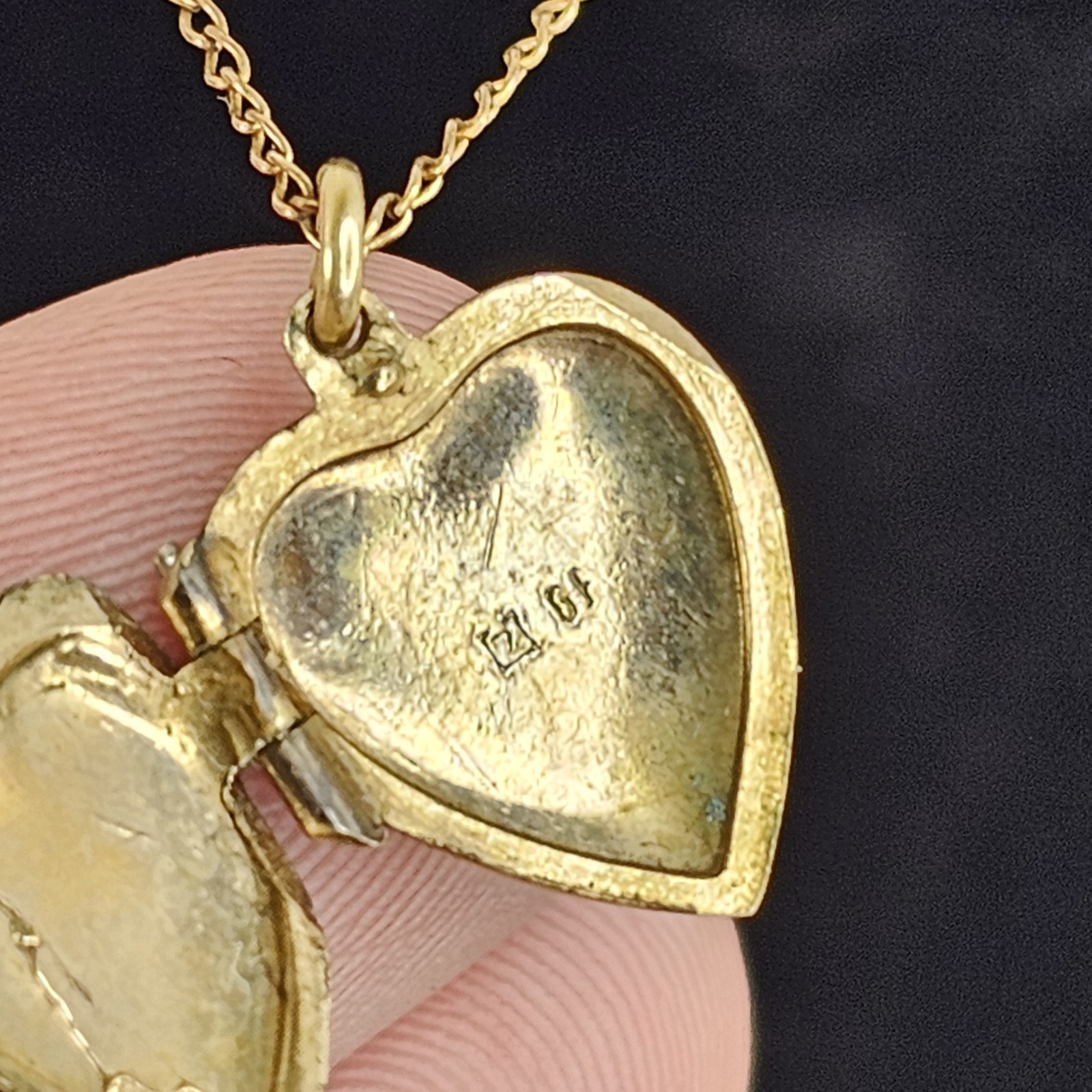 Vintage Gold Filled Heart Locket Etched Floral Pendant 16” Gold Plated Necklace