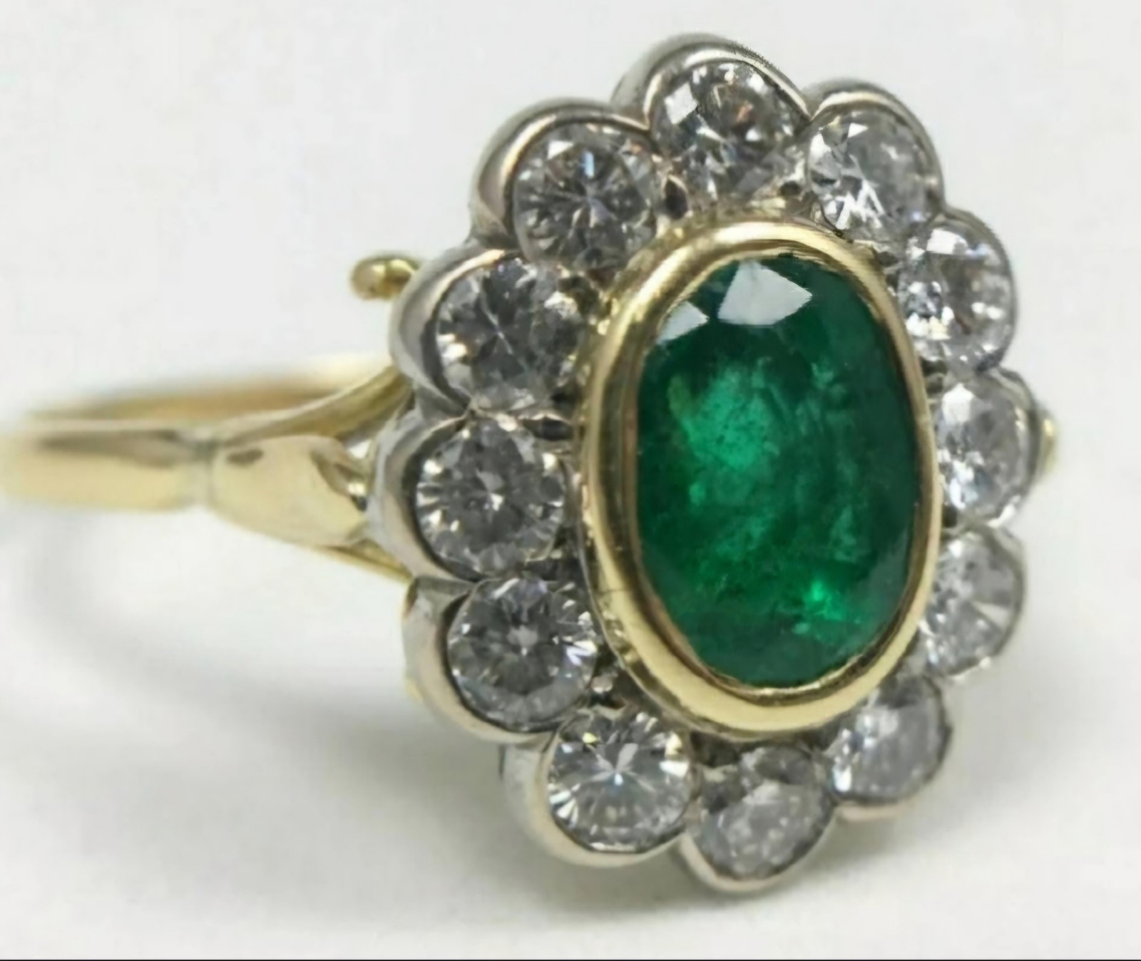 Antique Edwardian Natural Oval Emerald and Round Diamond Ring. 18k Gold. Size 5