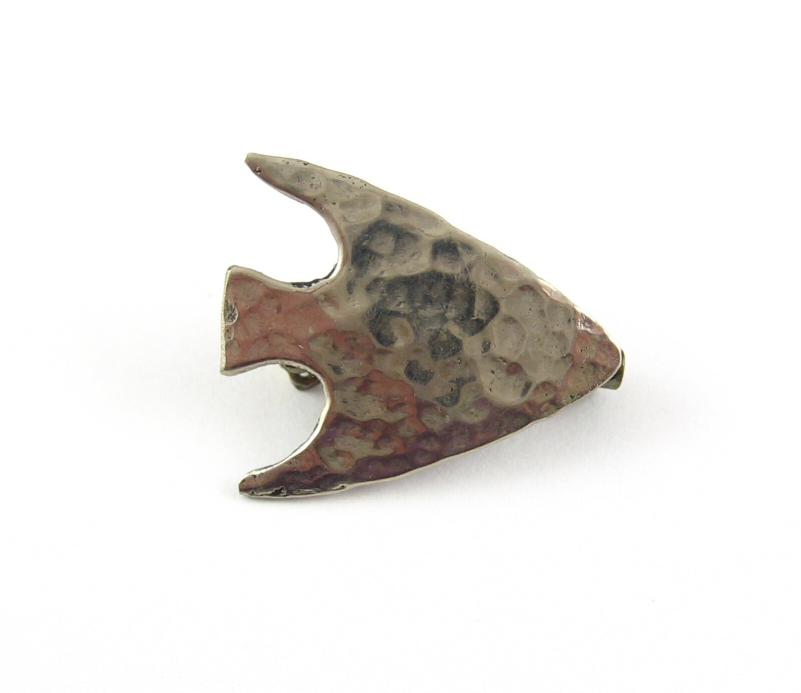 Hand Hammered ARROWHEAD PIN Vintage Small Brooch Silvertone Handcrafted 7/8″