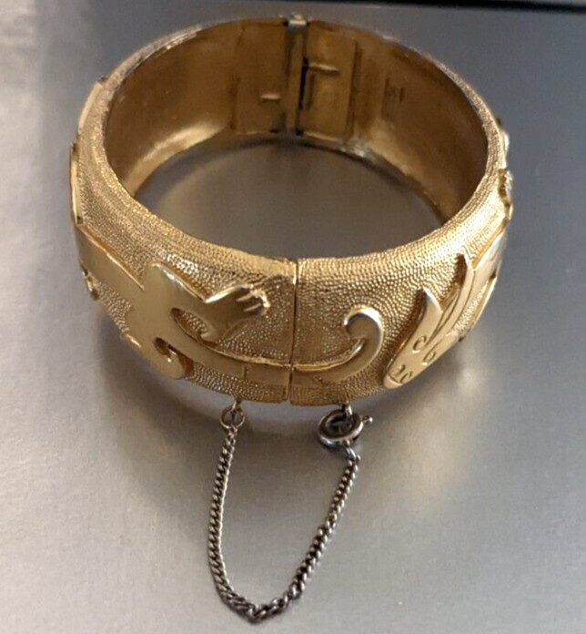 Vintage 1960’S Crown Trifari Gold-tone Finish Ming Asian Dragon Cuff Bracelet