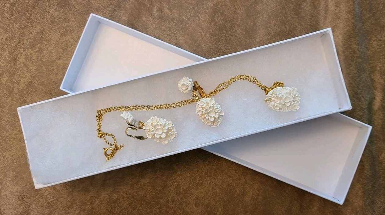 Vintage Lightweight White Carved Celluloid Flower Earrings and Necklace Set