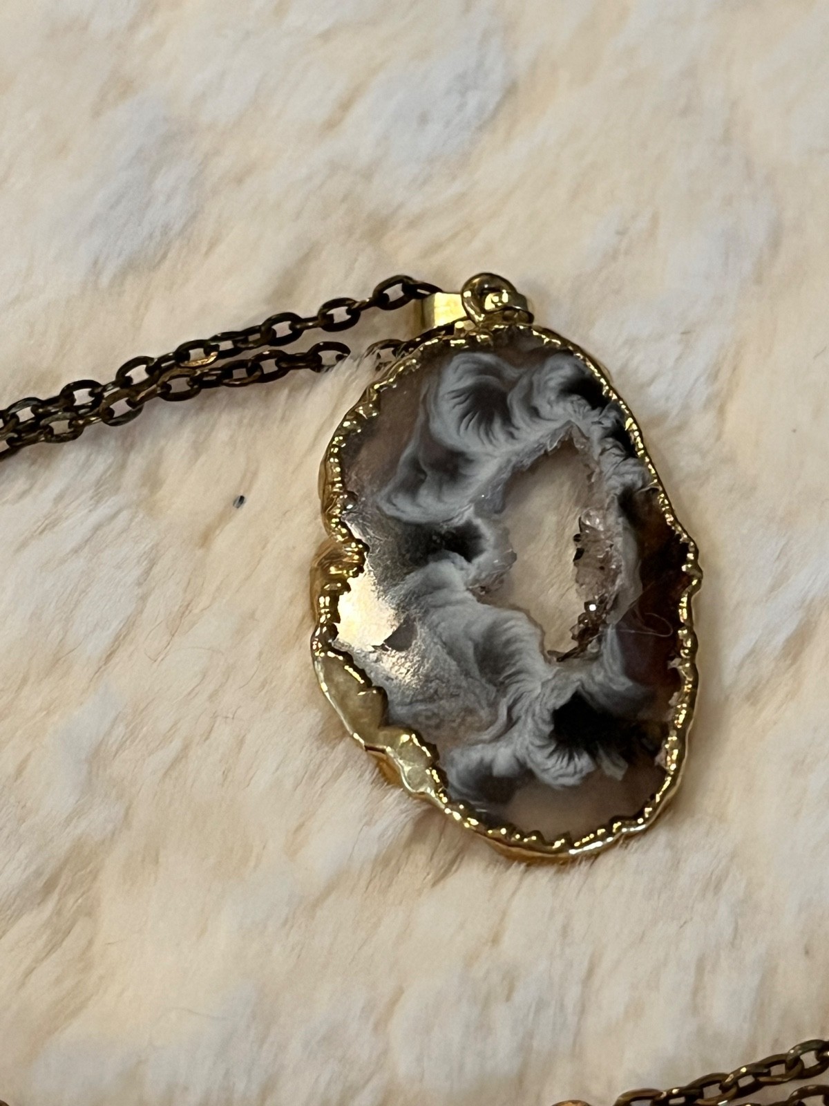 Vintage Translucent Geode Slice Pendant Necklace