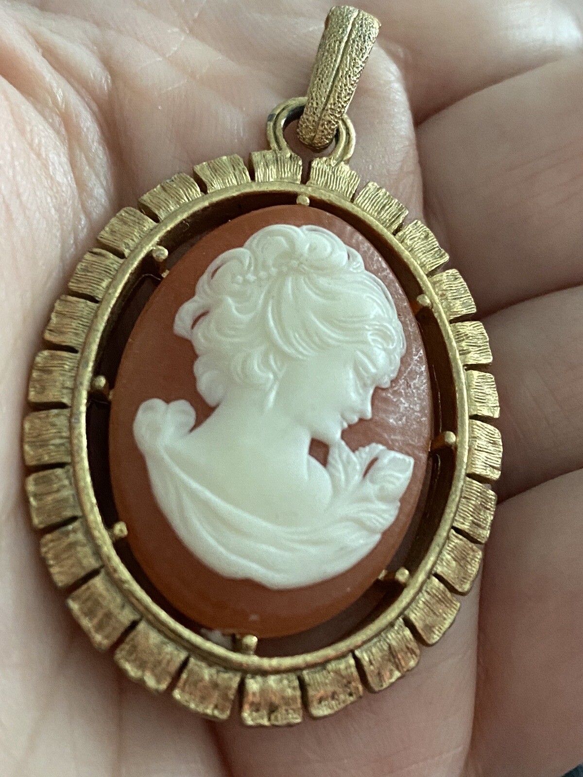 Avon Faux Cameo & Fleur De Lis Revere Pendant Gold Tone signed
