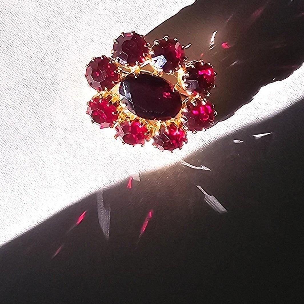 Vtg Deep Red Rhinestone Brooch Gold Tone Oval Center Floral Cluster Statement