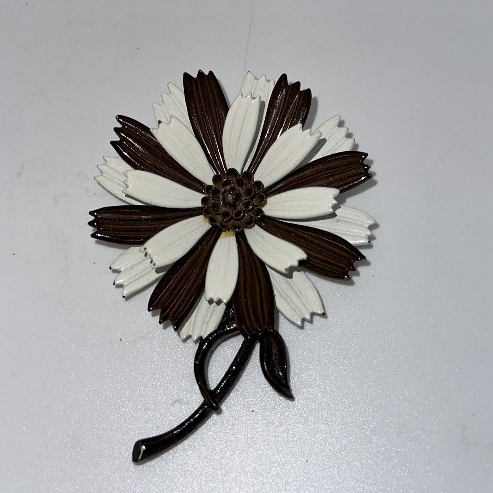 Brooch Brown And White Flower Stamped Hallmark