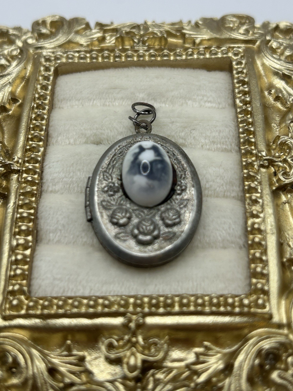 Vintage Silvertone Mona Lisa Cameo Locket Pendant Art Portrait Estate Jewelry
