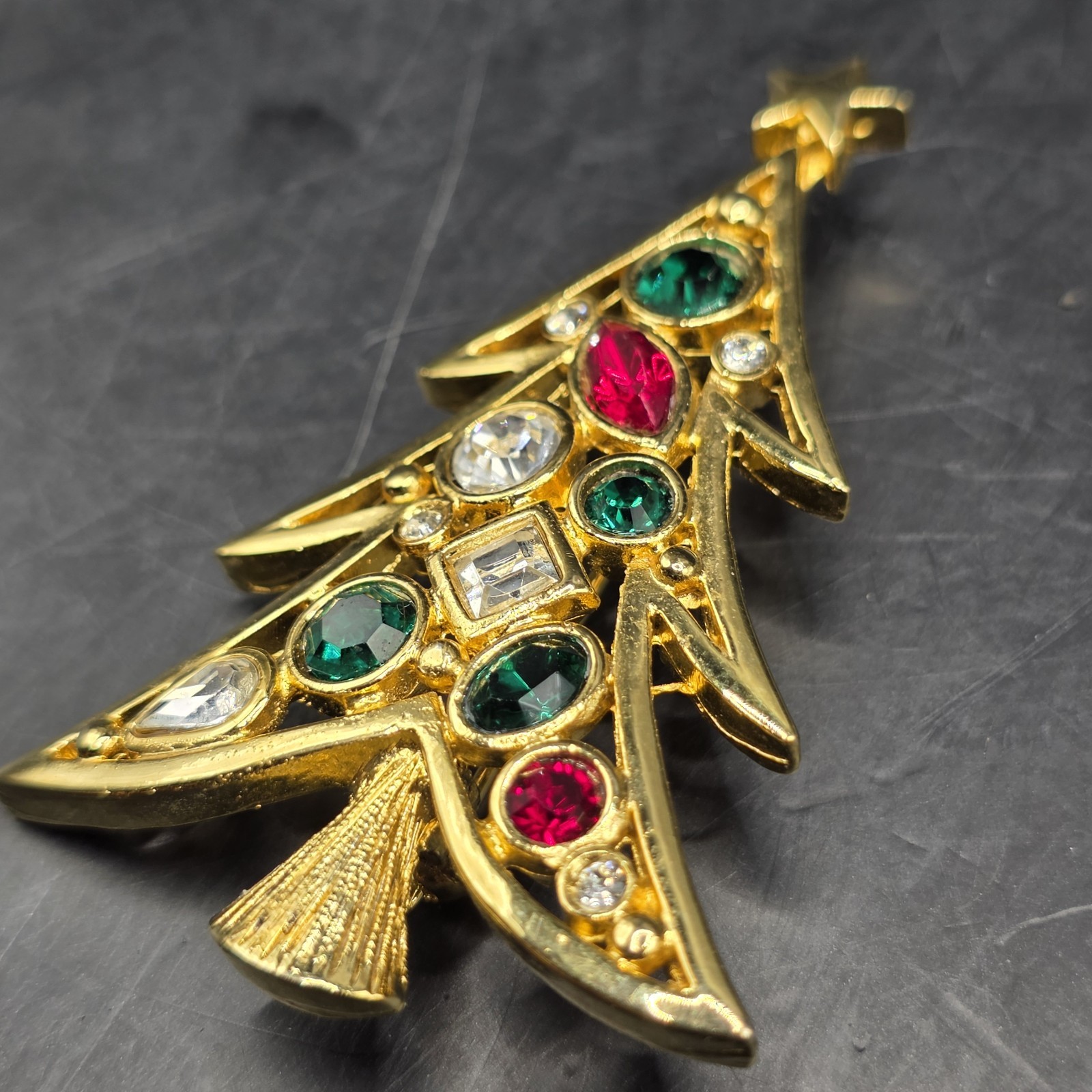 Vintage LIA LIANNA Gold Tone Rhinestone Christmas Tree Brooch