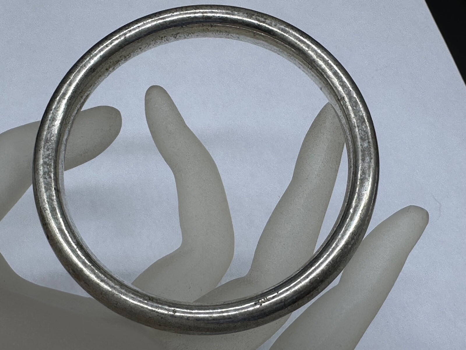 VINTAGE ESTATE STERLING SILVER CLASSIC ROUND BANGLE BRACELET