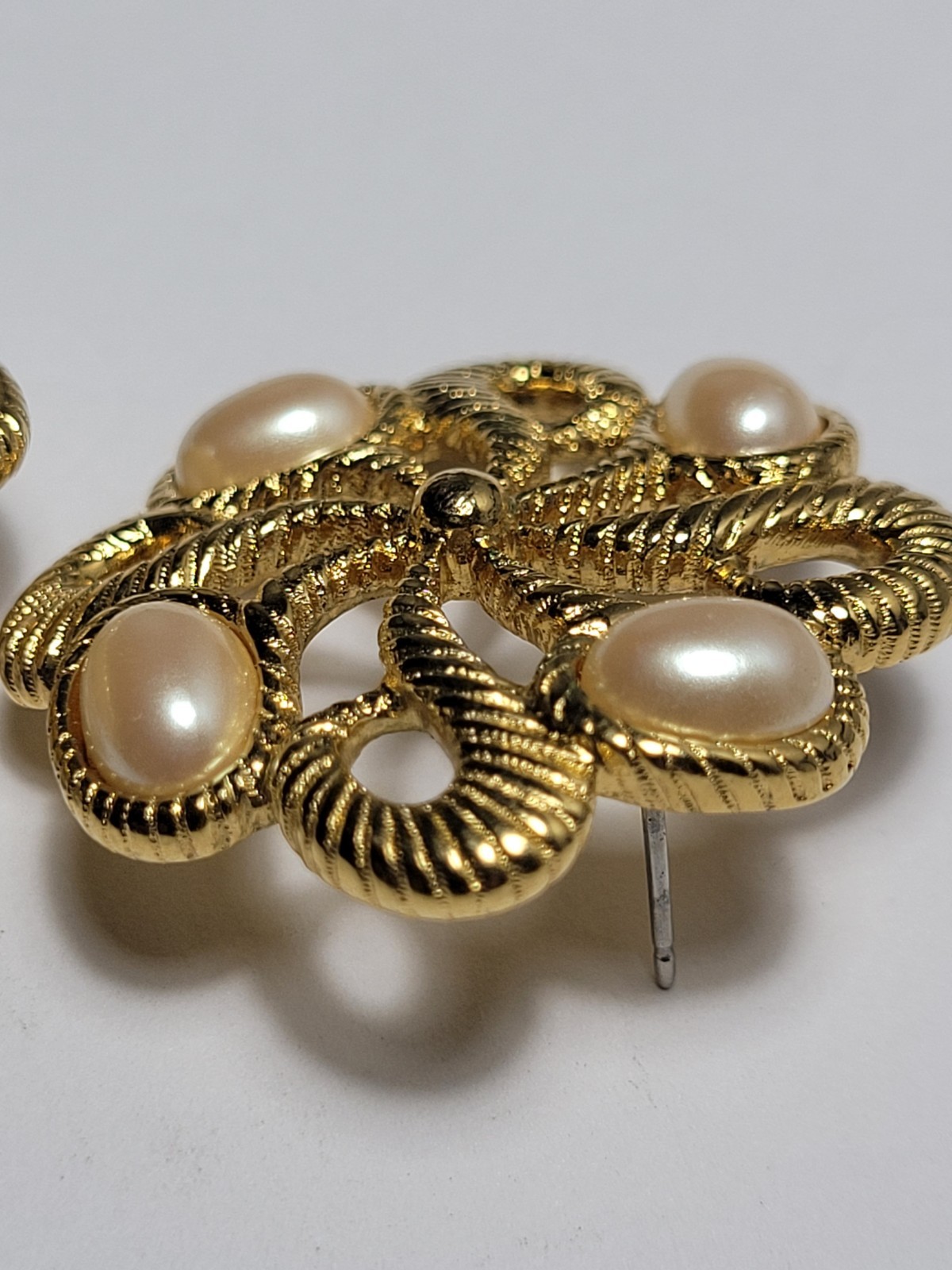 Vintage Yellow Gold-tone Faux Pearl Clip-On Earrings Fashion Costume Jewelry