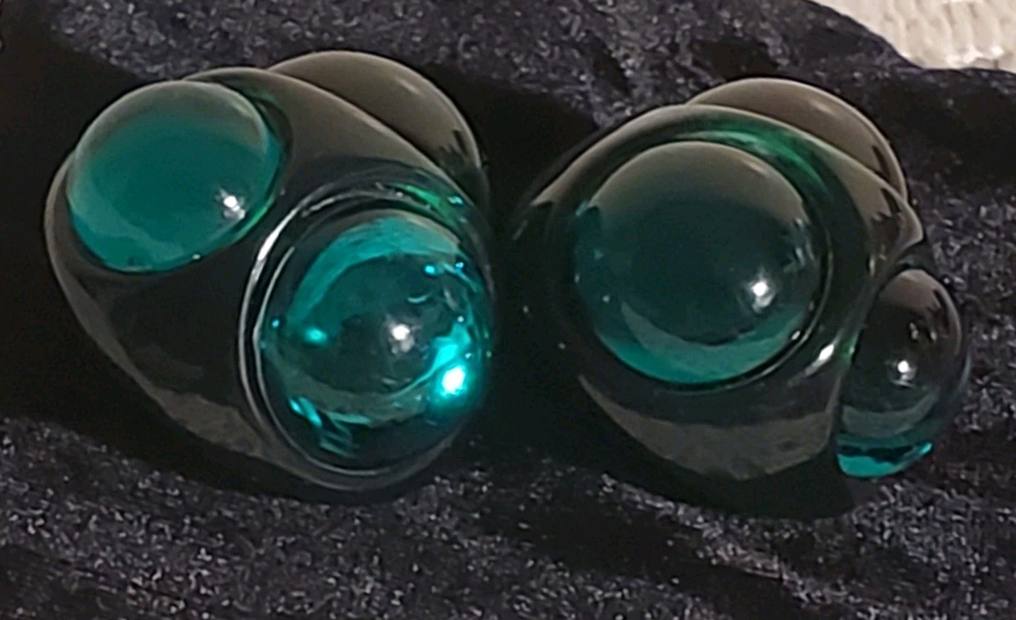 HUGE VTG 80S VOGUE STYLE GREEN ON GREEN EARRINGS CHUNKY MOGAL LUCITE CLIP-ON