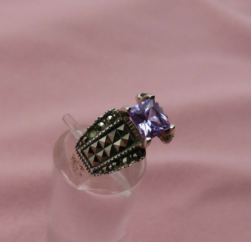 CW Sterling Silver Ring Vintage Purple Solitaire Crystal Size 8 Marcasites 544a