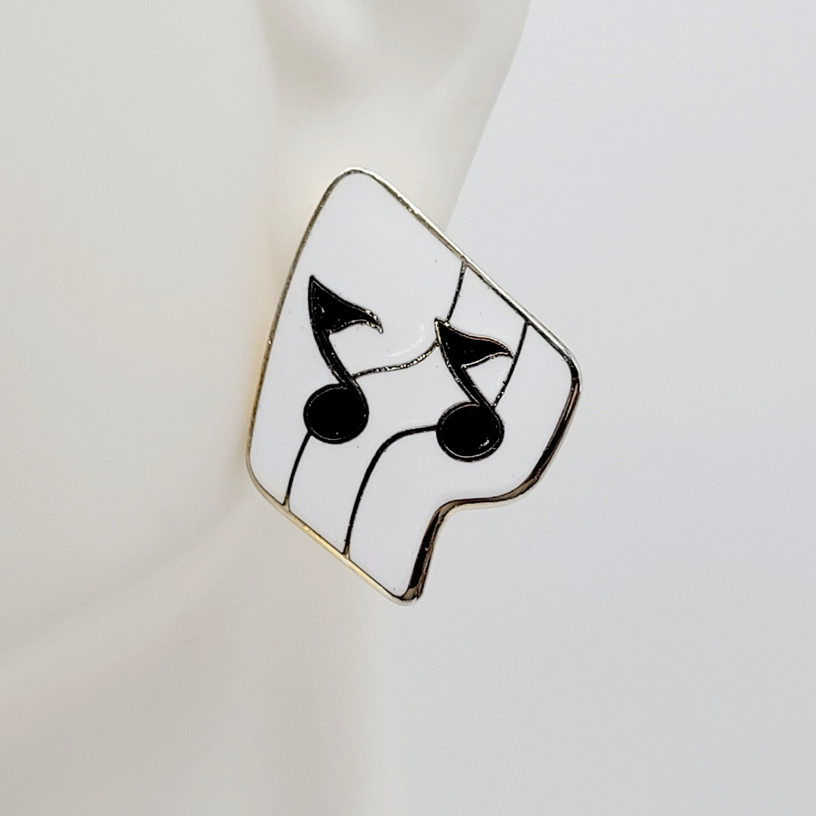 Musical Note White Black Enamel Gold Tone Pierced Stud Vtg Earrings Discovery