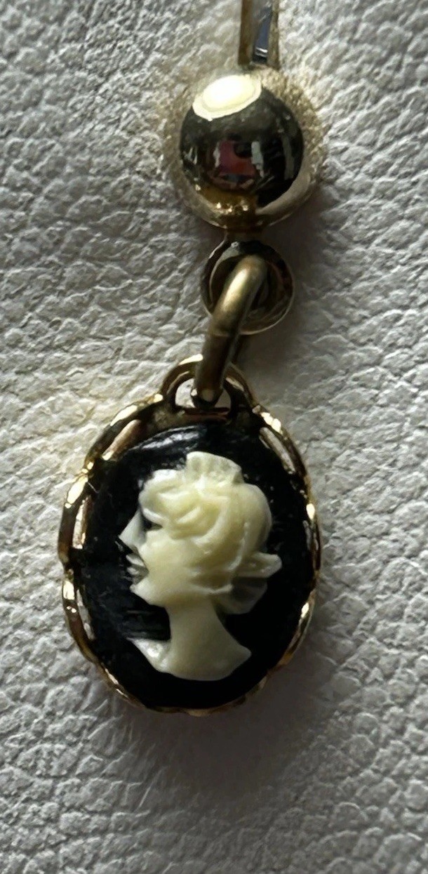 VTG Cameo Earrings Petite Drop Dangle Black And White Gold Tone Dainty Feminine
