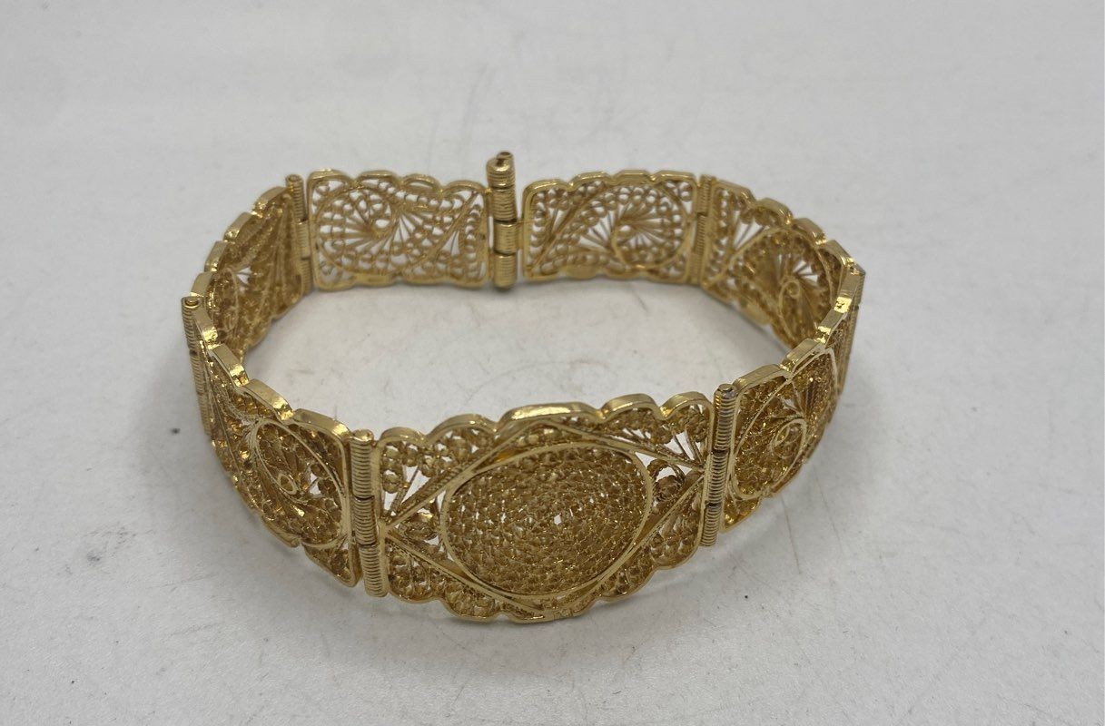 Vintage Gold Tone Intricate Filigree Panel Bracelet Cannetille Style 7.5″