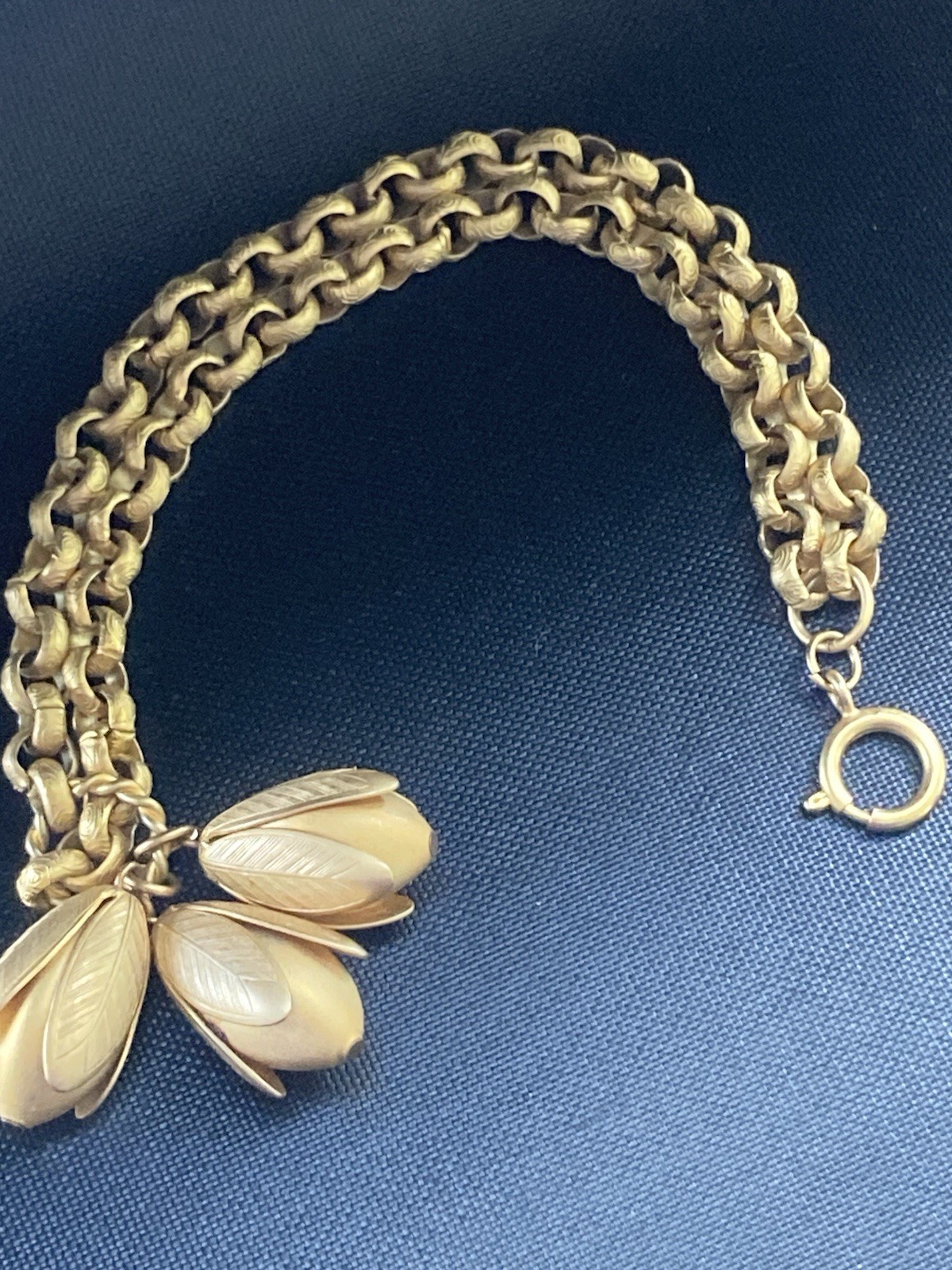 Vintage Bracelet matte gold tone Flower Pod charm Textured Links 7.5″