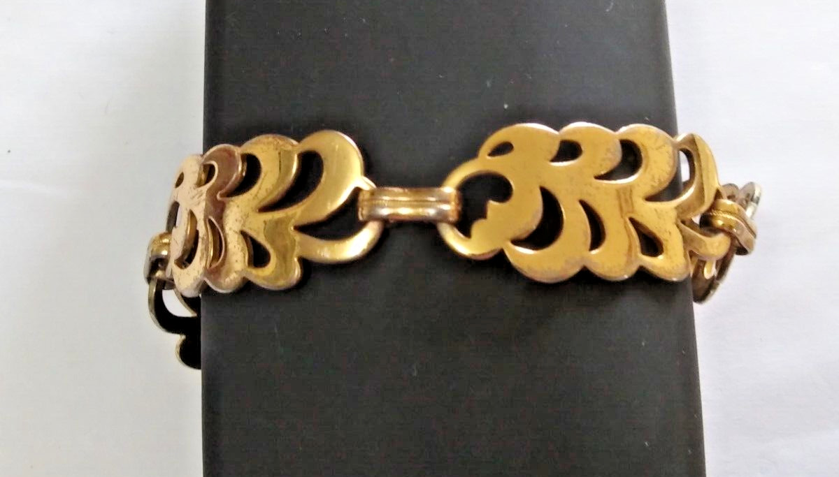 Vintage Monet Jewelers (1940s?)Goldtone Articulated Bracelet w/Safety Chain.RARE
