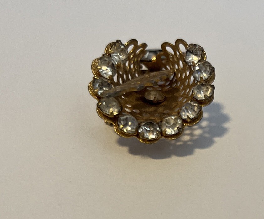 Vintage Retro Unsigned Rhinestone Flower Bouquet Gold Tone 3D Pin Brooch 2.25”
