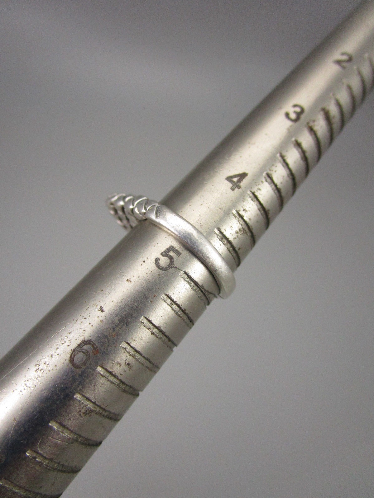 CLASSIC DIAN MALOUF STERLING CROSSHATCH STACK RING GUARD SZ 4.75 RET $190