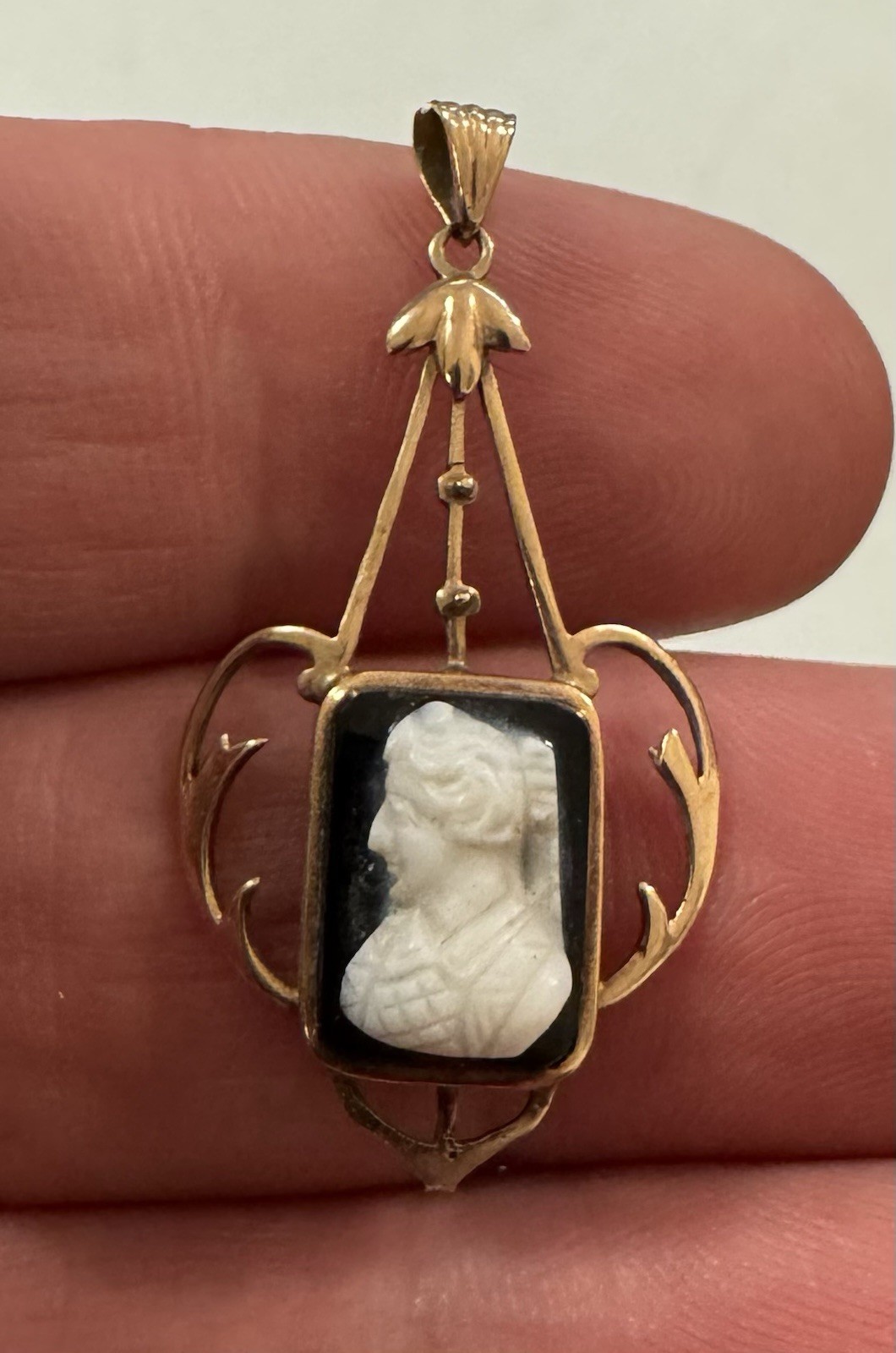 Antique 10k Gold Pendant Cameo Lavalier 1.5″ 2 Grams Excellent