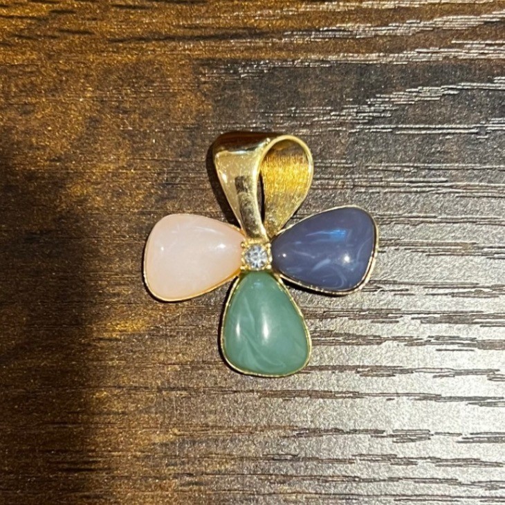 Vtg Avon Gold Tone Pastel Faux Stone Flower Hidden Bail Pendant 80s Cottagecore