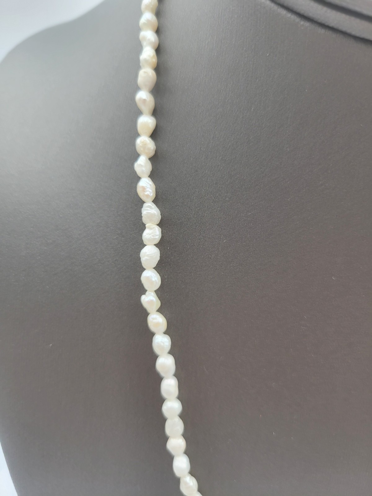 Vintage Fresh Water Pearl Bead Necklace 17″ Gold Tone Fish Hook Clasp