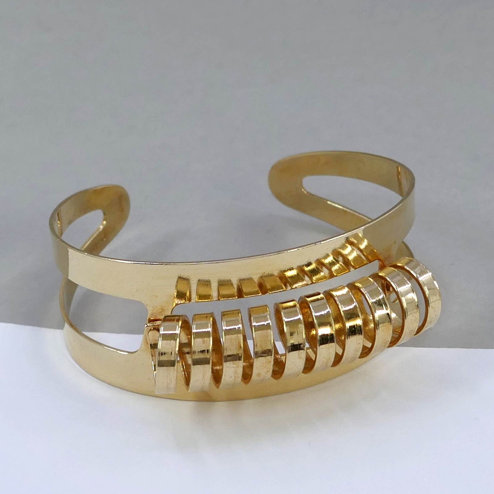 VINTAGE MODERNIST SARAH COVENTRY 1971 COSMIC WRAPAROUND CUFF GOLD-TONE BRACELET