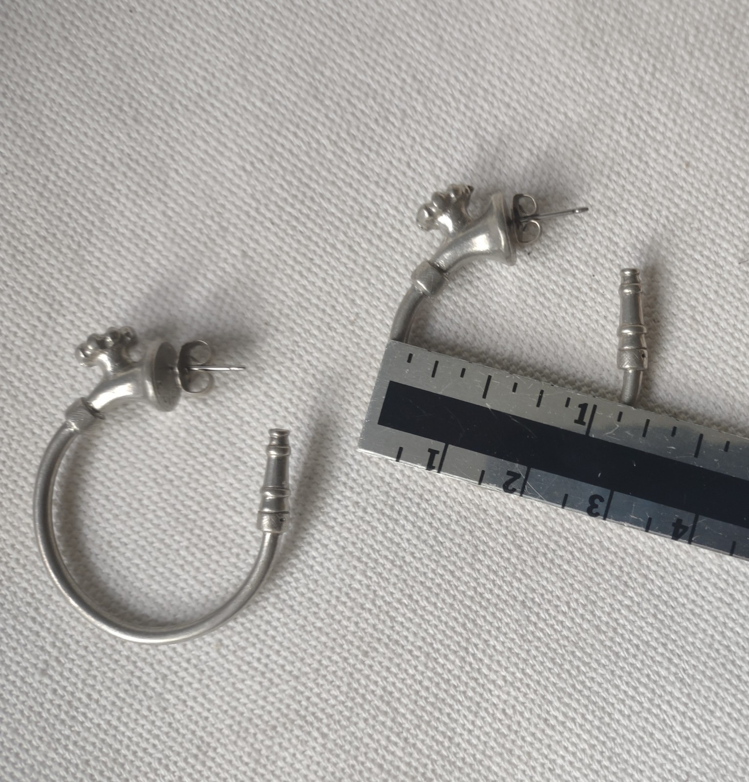 JIM CLIFT SIGNED PEWTER GARDEN HOSE EARRINGS 1 1/8″ HOOP POSTS