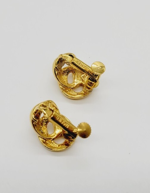 NAPIER Knot Screw Back Clip On Earrings Gold tone .6 in Intertwined Vintage