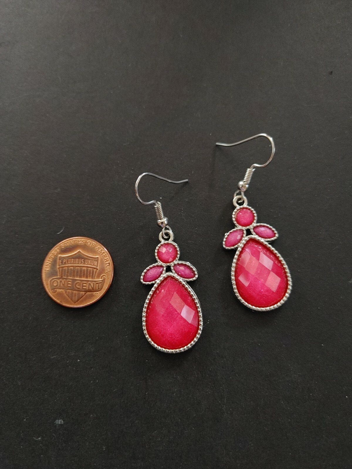 Vintage earrings hot pink faceted acrylic rhinestone silver tone metal