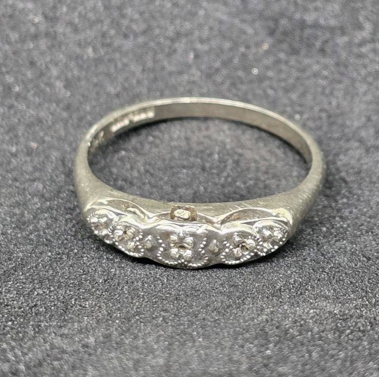 14k White Gold Antique Wedding Ring 5 dimond illusion Size 6