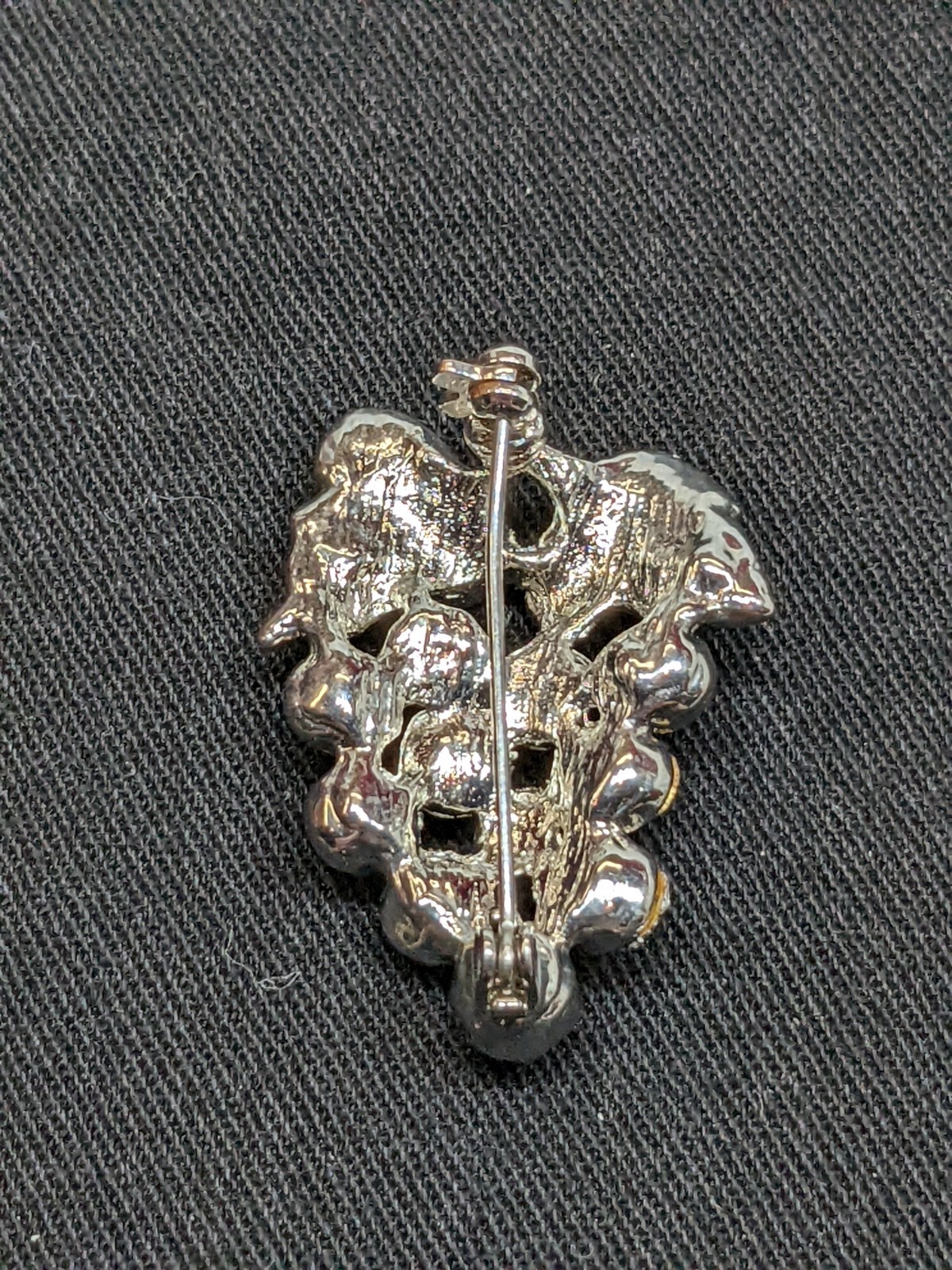 Vintage Grapes Rhinestone Brooch Pin Purple Green Crystal Silver Tone Vineyard