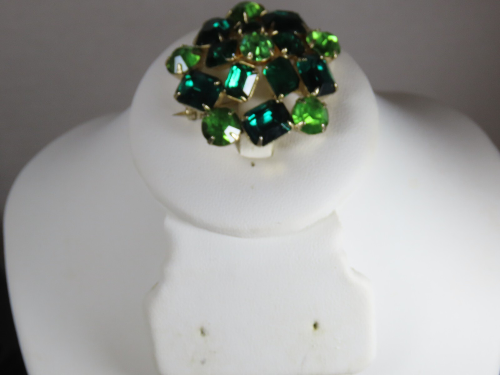 Rhinestone Brooch Vintage Light Dark Green Gold Tone Prong Stunning D1542