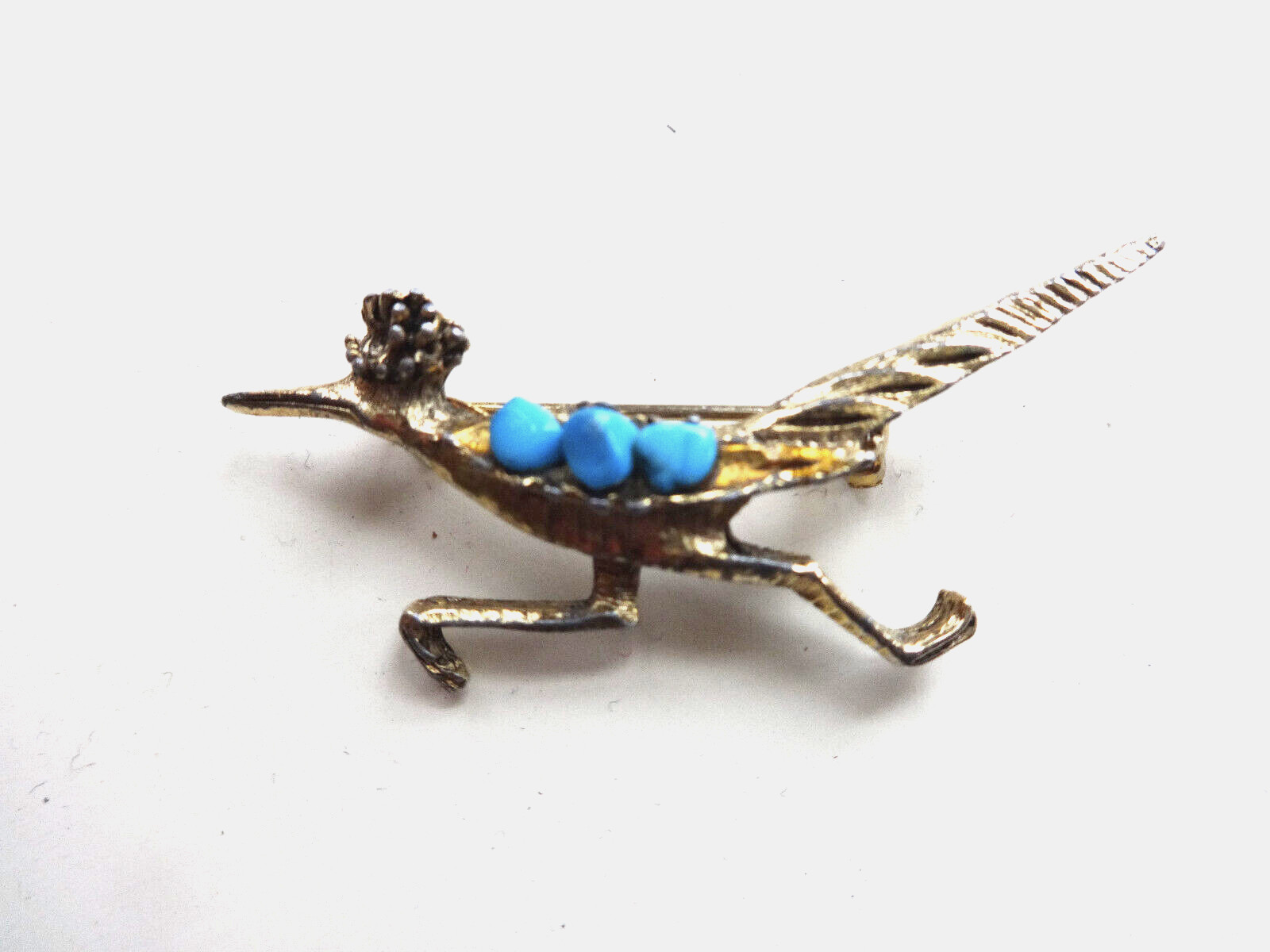 VTG ROADRUNNER BROOCH PIN TEXTURED GOLD TONE TURQUOISE STONES MISSING EYE GUC